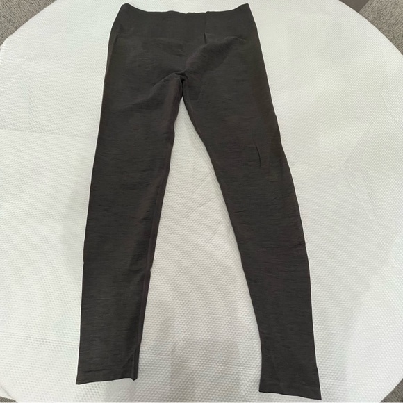 Sleek Charcoal Scrunch Leggings - Picture 1 of 8